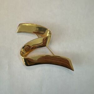 Monet Signed Zig-zag Gold brooch